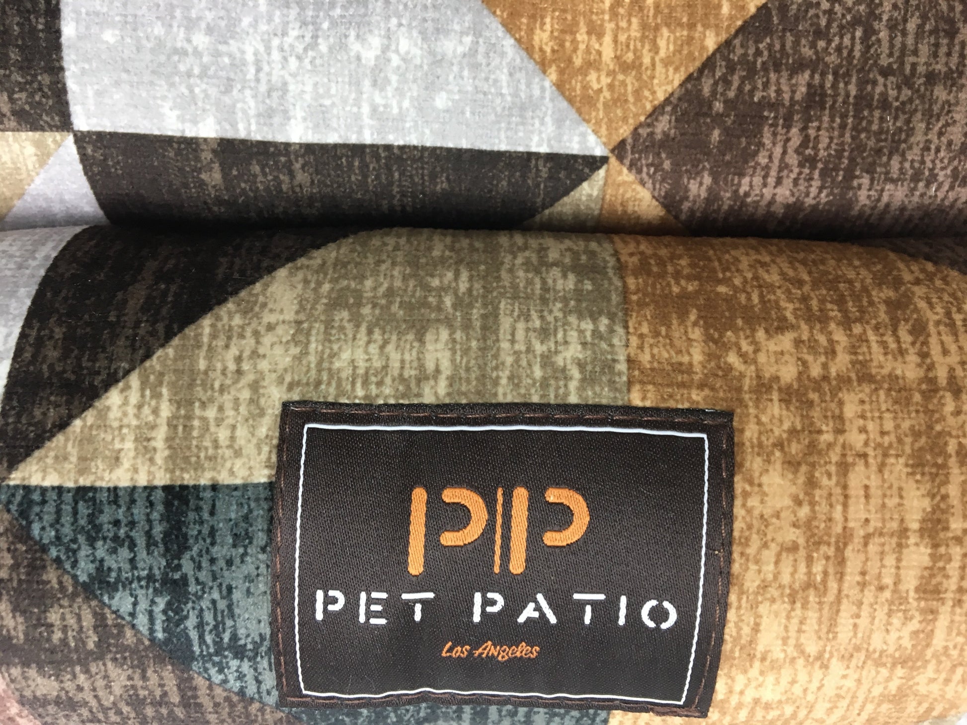 pet patio logo, brown 